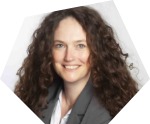 Das Bild zeigt die Leitung Tanja Kuchenbecker