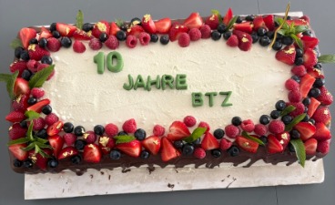 Kuchen mit der Aufschrift „10 Jahre BTZ“